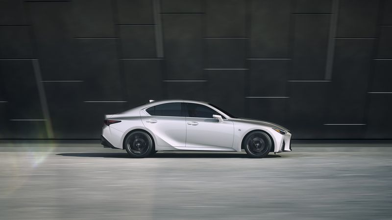 Lexus IS hoàn toàn mới rục rịch về Việt Nam, dự kiến giá bản tiêu chuẩn từ 1,9 tỷ đồng - 2 Lexus IS hoàn toàn mới rục rịch về Việt Nam, dự kiến giá bản tiêu chuẩn từ 1,9 tỷ đồng - 2