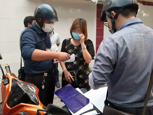 3 người bị xử phạt 6 triệu đồng vì nhậu ngoài vỉa hè không đeo khẩu trang - 2 3 người bị xử phạt 6 triệu đồng vì nhậu ngoài vỉa hè không đeo khẩu trang - 2