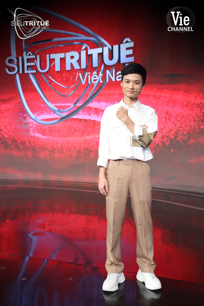 Siêu trí tuệ: Tóc Tiên bất ngờ hé lộ profile chuẩn con nhà người ta của giám khảo Rap Việt - Rhymastic - 8 Siêu trí tuệ: Tóc Tiên bất ngờ hé lộ profile chuẩn con nhà người ta của giám khảo Rap Việt - Rhymastic - 8