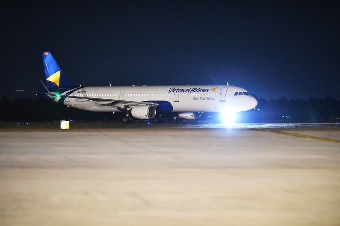 Cận cảnh máy bay đầu tiên và dàn tiếp viên của Vietravel Airlines ở sân bay Tân Sơn Nhất - 6 Cận cảnh máy bay đầu tiên và dàn tiếp viên của Vietravel Airlines ở sân bay Tân Sơn Nhất - 6