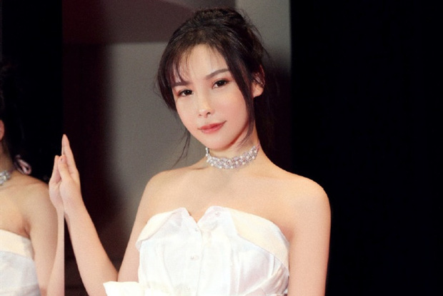 Phú bà 'real' giấu bố mẹ thử làm công nhân trong công trình của gia đình, lộ số dư tài khoản khiến dân mạng 'xỉu up xỉu down' Phú bà 'real' giấu bố mẹ thử làm công nhân trong công trình của gia đình, lộ số dư tài khoản khiến dân mạng 'xỉu up xỉu down'