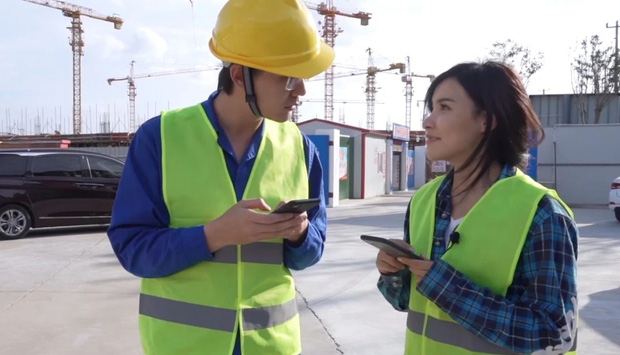 Phú bà 'real' giấu bố mẹ thử làm công nhân trong công trình của gia đình, lộ số dư tài khoản khiến dân mạng 'xỉu up xỉu down' - 1 Phú bà 'real' giấu bố mẹ thử làm công nhân trong công trình của gia đình, lộ số dư tài khoản khiến dân mạng 'xỉu up xỉu down' - 1