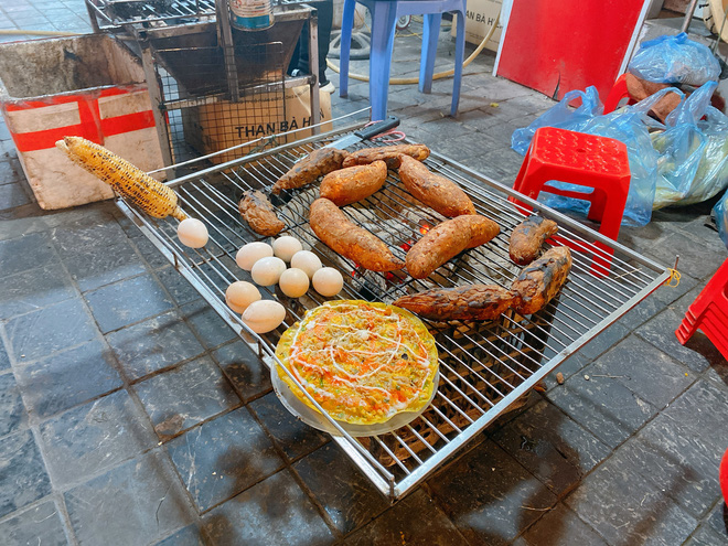 Nhiệt độ giảm mạnh chỉ còn 8 độ C, thị trấn Sa Pa chìm trong sương mù, rét buốt - 10 Nhiệt độ giảm mạnh chỉ còn 8 độ C, thị trấn Sa Pa chìm trong sương mù, rét buốt - 10