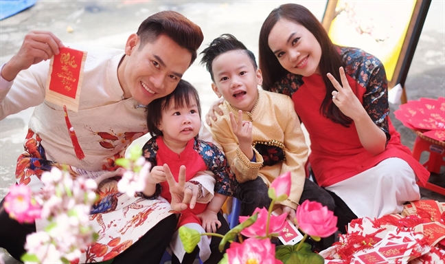 MC Hồng Phúc: Vợ tôi làm um lên, chửi tôi, cũng may tôi và cô gái massage đàng hoàng - 3 MC Hồng Phúc: Vợ tôi làm um lên, chửi tôi, cũng may tôi và cô gái massage đàng hoàng - 3