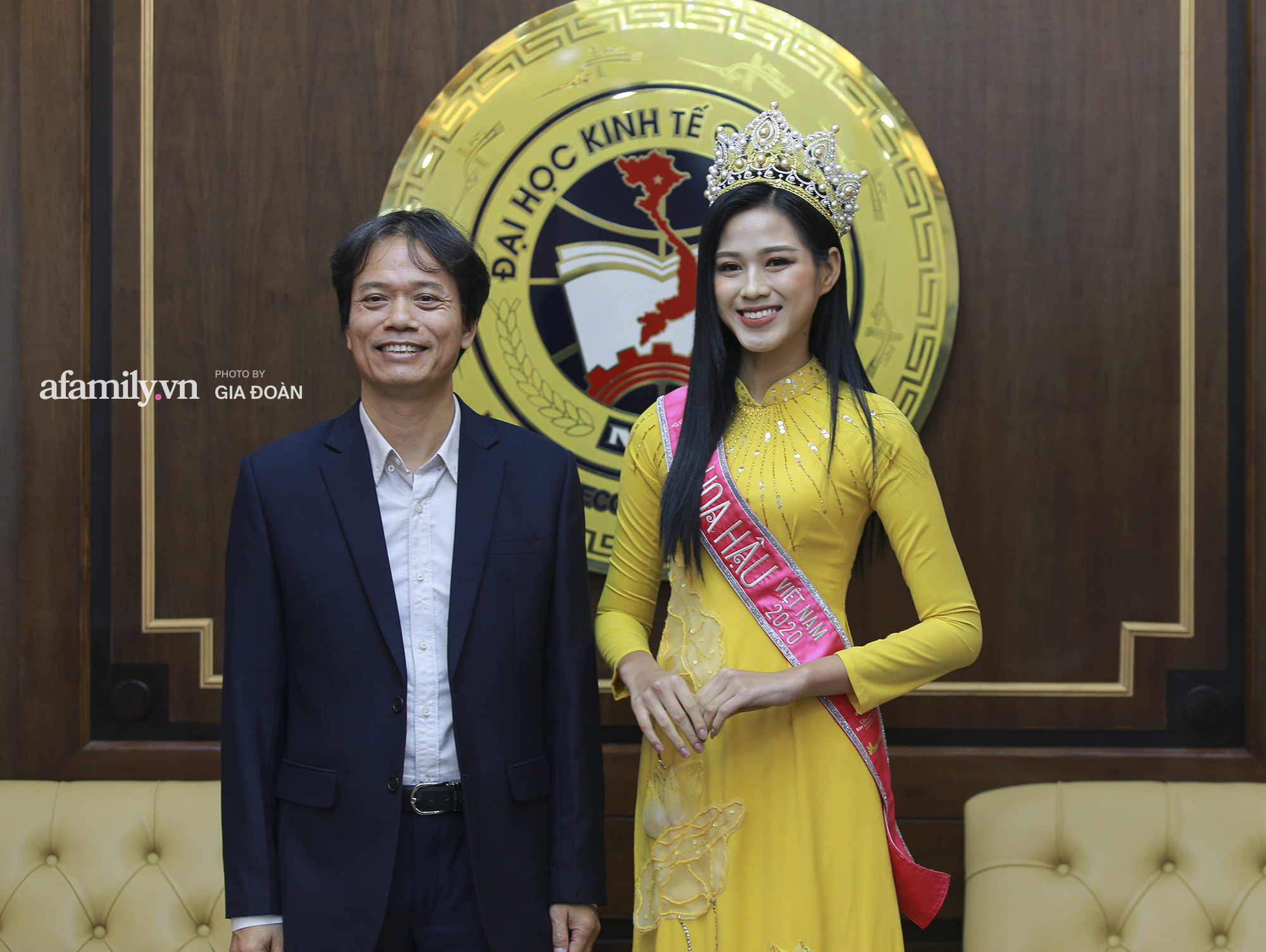 Đỗ Thị Hà rơi nước mắt tiết lộ sự thật về bức hình lấm lem bùn đất được lan truyền trên mạng: 'Nhờ điều đó em mới biết cha mẹ đã phải vất vả thế nào' - 3 Đỗ Thị Hà rơi nước mắt tiết lộ sự thật về bức hình lấm lem bùn đất được lan truyền trên mạng: 'Nhờ điều đó em mới biết cha mẹ đã phải vất vả thế nào' - 3