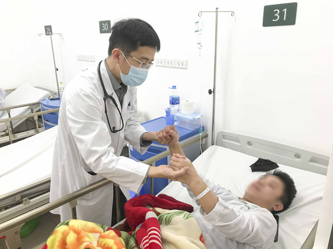 Báo động đột quỵ ở độ tuổi từ 18-44: BS Bệnh viện Bạch Mai khuyến cáo việc cần làm ngay Báo động đột quỵ ở độ tuổi từ 18-44: BS Bệnh viện Bạch Mai khuyến cáo việc cần làm ngay