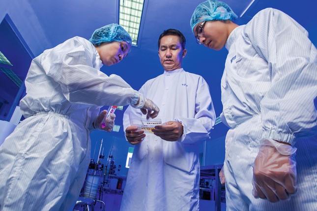 Gia tộc phía sau ông chủ công ty Việt Nam làm vaccine Covid-19