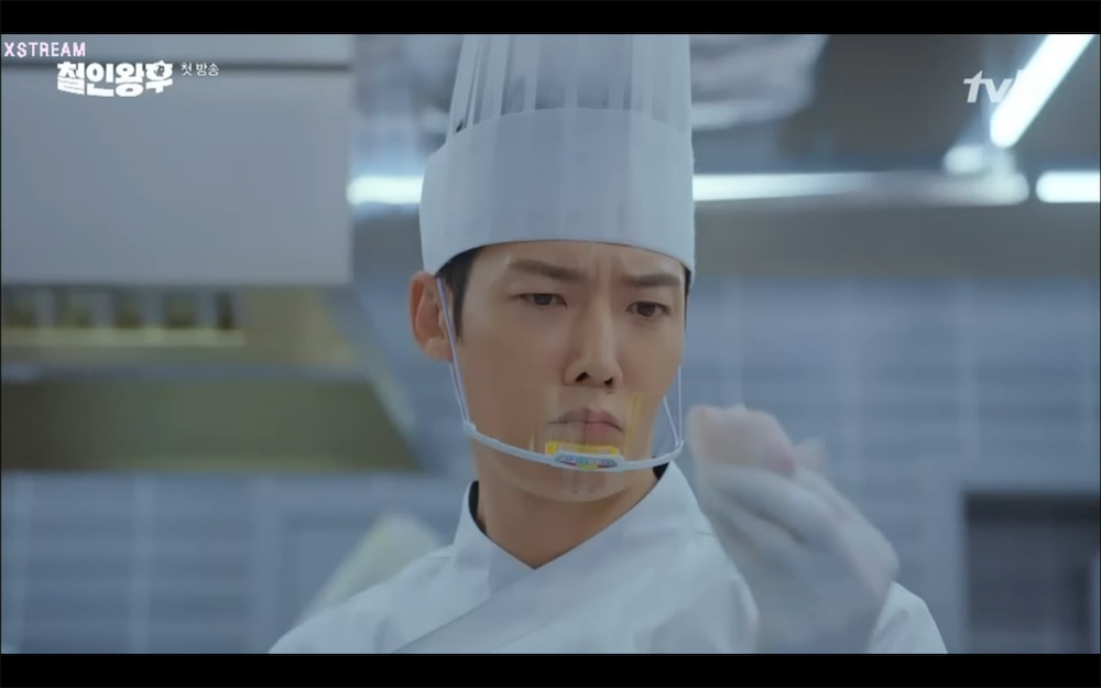 'Mr. Queen' tập 1: Choi Jin Hyuk xuyên không biến thành phụ nữ vì lỡ hôn Shin Hye Sun 'Mr. Queen' tập 1: Choi Jin Hyuk xuyên không biến thành phụ nữ vì lỡ hôn Shin Hye Sun