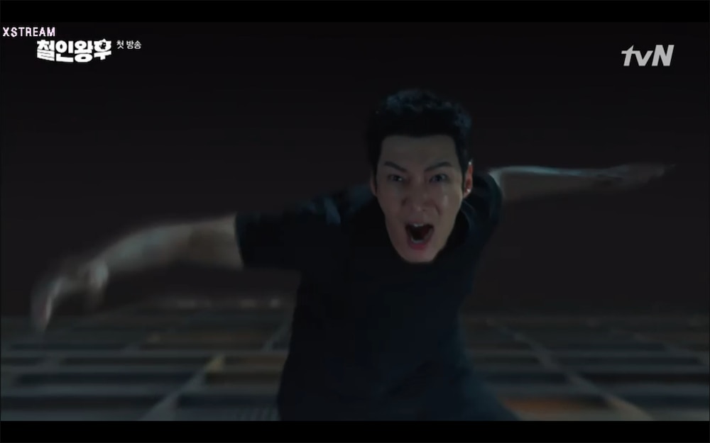 'Mr. Queen' tập 1: Choi Jin Hyuk xuyên không biến thành phụ nữ vì lỡ hôn Shin Hye Sun - 8 'Mr. Queen' tập 1: Choi Jin Hyuk xuyên không biến thành phụ nữ vì lỡ hôn Shin Hye Sun - 8