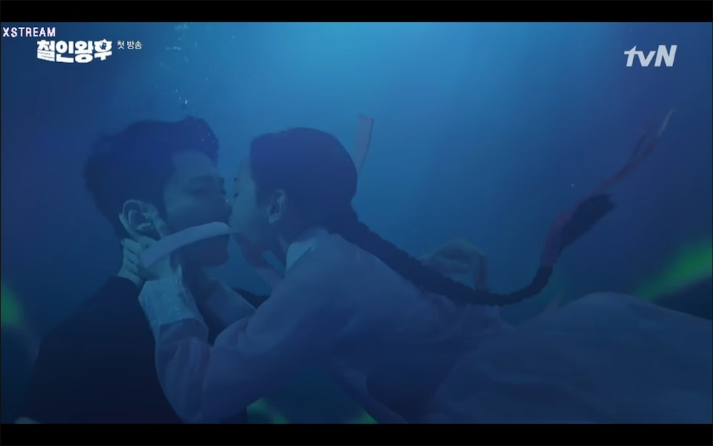 'Mr. Queen' tập 1: Choi Jin Hyuk xuyên không biến thành phụ nữ vì lỡ hôn Shin Hye Sun - 11 'Mr. Queen' tập 1: Choi Jin Hyuk xuyên không biến thành phụ nữ vì lỡ hôn Shin Hye Sun - 11