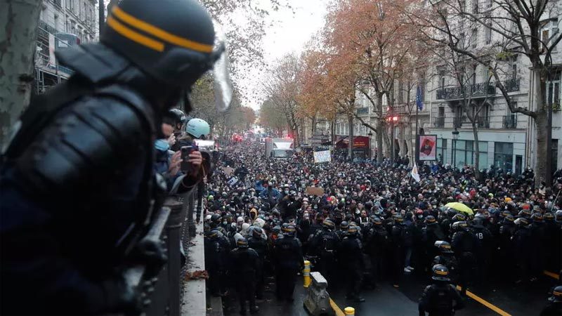 Biểu tình bạo loạn rúng động Paris, hàng trăm người bị bắt Biểu tình bạo loạn rúng động Paris, hàng trăm người bị bắt