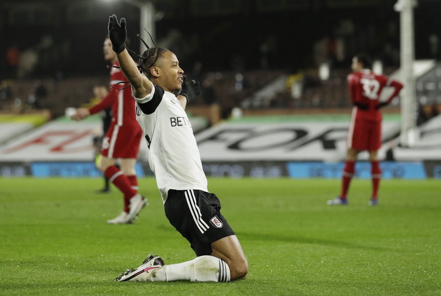 Liverpool lỡ cơ hội lên ngôi đầu bảng sau trận hòa Fulham - 1