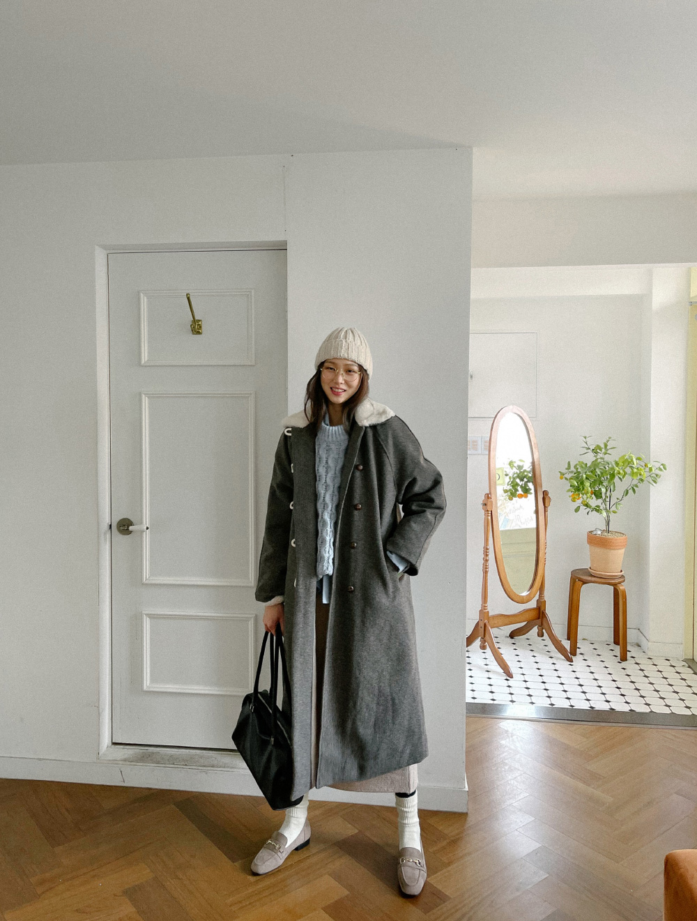 Diện chân váy đi làm ngày lạnh, chị em cứ mix đồ theo 4 cách là thanh lịch, sành điệu chẳng chê được điểm nào - 8 Diện chân váy đi làm ngày lạnh, chị em cứ mix đồ theo 4 cách là thanh lịch, sành điệu chẳng chê được điểm nào - 8