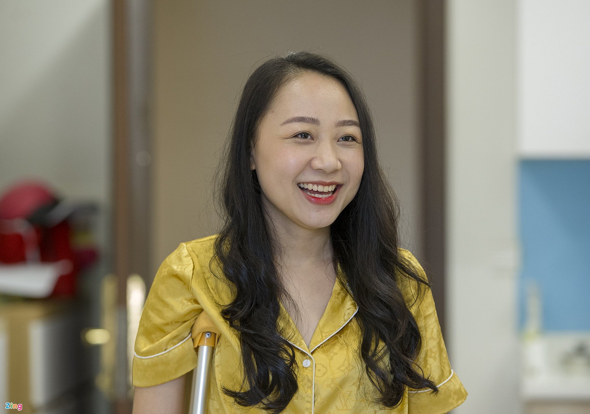 Nữ tiếp viên bị Mercedes tông: 'Tôi không thể bế con như trước' - 1 Nữ tiếp viên bị Mercedes tông: 'Tôi không thể bế con như trước' - 1