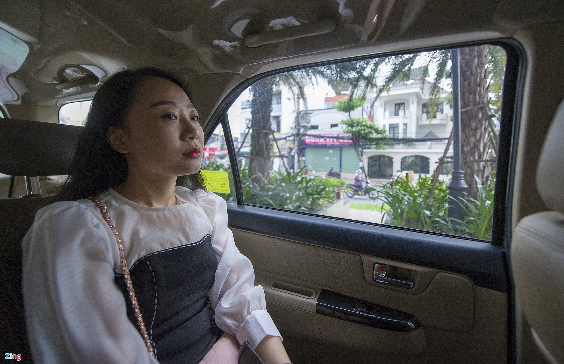 Nữ tiếp viên bị Mercedes tông: 'Tôi không thể bế con như trước' - 7 Nữ tiếp viên bị Mercedes tông: 'Tôi không thể bế con như trước' - 7