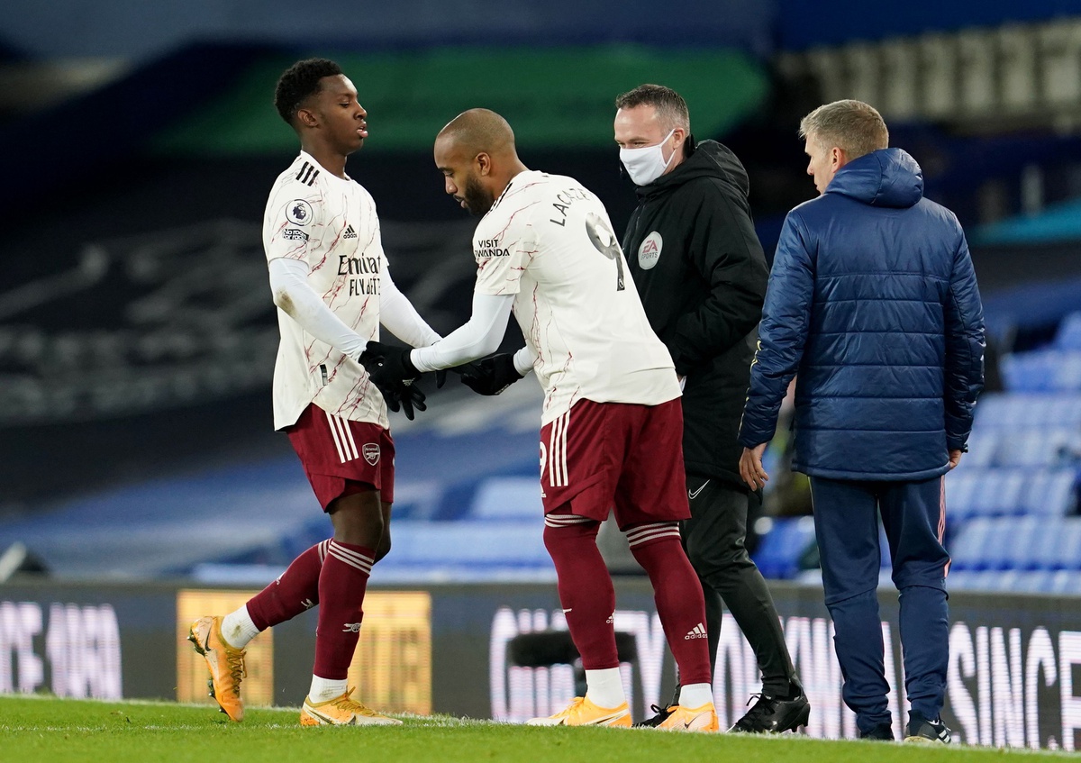 Arsenal tiếp tục xếp vị trí thứ 15 sau trận thua Everton - 7 Arsenal tiếp tục xếp vị trí thứ 15 sau trận thua Everton - 7