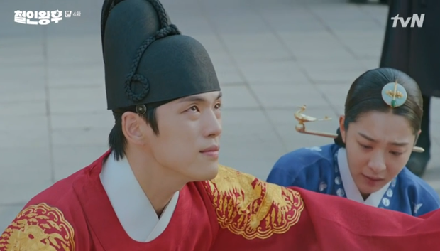 Được Kim Jung Hyun đè ngửa hôn "truyền trà", Shin Hye Sun lại vội móc họng đòi nôn ở Mr. Queen tập 4 - 5 Được Kim Jung Hyun đè ngửa hôn "truyền trà", Shin Hye Sun lại vội móc họng đòi nôn ở Mr. Queen tập 4 - 5