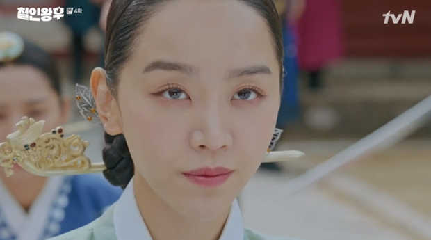Được Kim Jung Hyun đè ngửa hôn "truyền trà", Shin Hye Sun lại vội móc họng đòi nôn ở Mr. Queen tập 4 - 7 Được Kim Jung Hyun đè ngửa hôn "truyền trà", Shin Hye Sun lại vội móc họng đòi nôn ở Mr. Queen tập 4 - 7