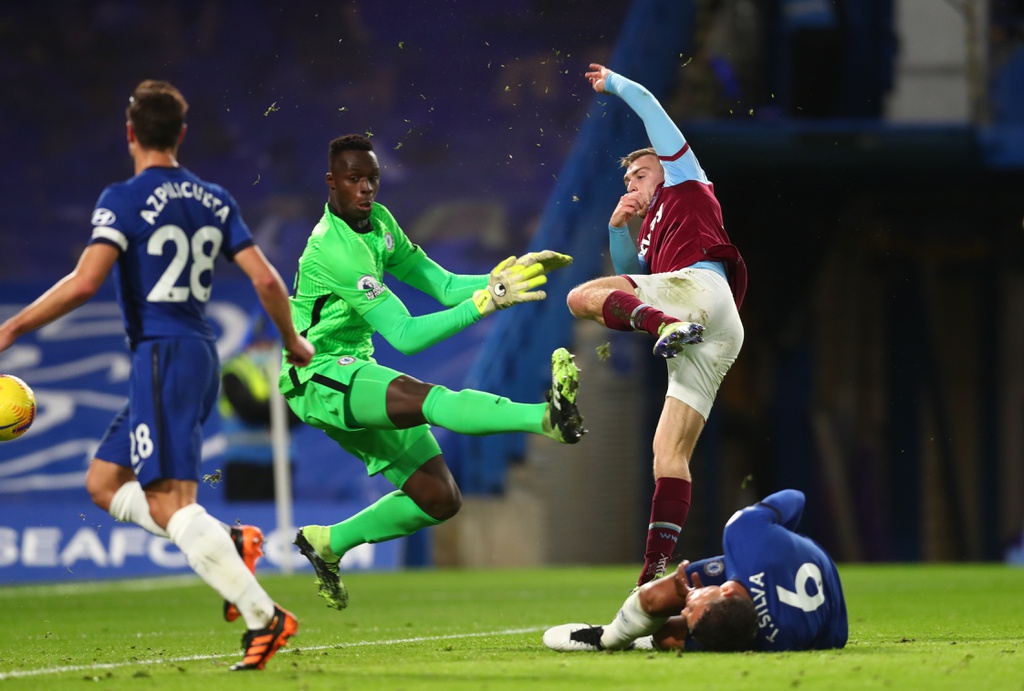 Chelsea đẩy Tottenham xuống vị trí thứ 6 - 3