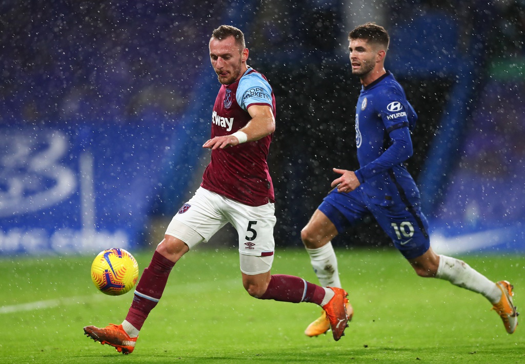 Chelsea đẩy Tottenham xuống vị trí thứ 6 - 5