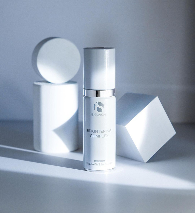 Hết 2020 tới nơi, bác sĩ khuyên chị em dùng ngay 1 trong 6 lọ serum này để năm mới da sáng hơn vài tông so với năm cũ - 3 Hết 2020 tới nơi, bác sĩ khuyên chị em dùng ngay 1 trong 6 lọ serum này để năm mới da sáng hơn vài tông so với năm cũ - 3