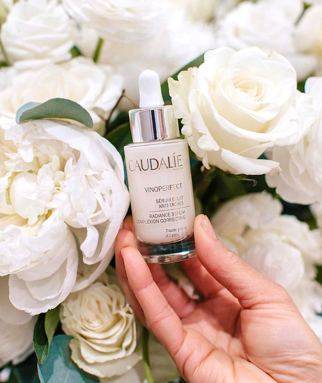 Hết 2020 tới nơi, bác sĩ khuyên chị em dùng ngay 1 trong 6 lọ serum này để năm mới da sáng hơn vài tông so với năm cũ Hết 2020 tới nơi, bác sĩ khuyên chị em dùng ngay 1 trong 6 lọ serum này để năm mới da sáng hơn vài tông so với năm cũ
