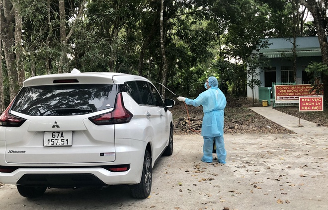 Nhóm nhập cảnh trái phép của bệnh nhân 1440 có 8 người?