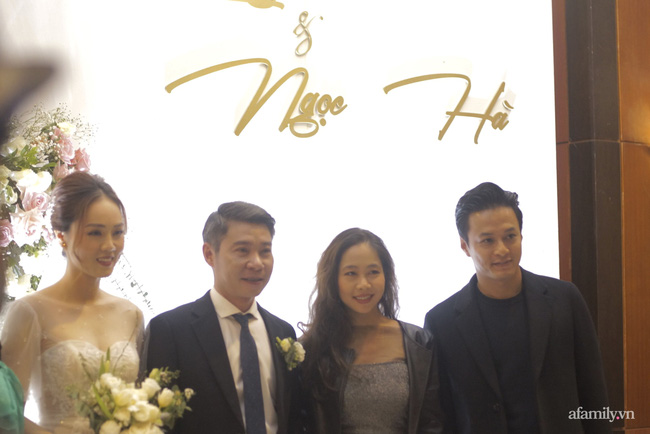 Lễ cưới của NSND Công Lý cùng bạn gái kém 15 tuổi: Cô dâu - chú rể tươi cười rạng rỡ cùng nhau cắt bánh cưới - 9 Lễ cưới của NSND Công Lý cùng bạn gái kém 15 tuổi: Cô dâu - chú rể tươi cười rạng rỡ cùng nhau cắt bánh cưới - 9