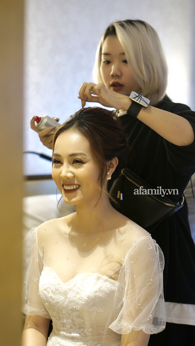 Lễ cưới của NSND Công Lý cùng bạn gái kém 15 tuổi: Cô dâu - chú rể tươi cười rạng rỡ cùng nhau cắt bánh cưới - 14 Lễ cưới của NSND Công Lý cùng bạn gái kém 15 tuổi: Cô dâu - chú rể tươi cười rạng rỡ cùng nhau cắt bánh cưới - 14