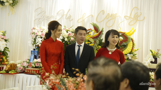 Lễ ăn hỏi ấm cúng của NSND Công Lý và cô dâu kém 15 tuổi: Cô dâu thay áo dài trắng theo chú rể về nhà chồng - 6 Lễ ăn hỏi ấm cúng của NSND Công Lý và cô dâu kém 15 tuổi: Cô dâu thay áo dài trắng theo chú rể về nhà chồng - 6