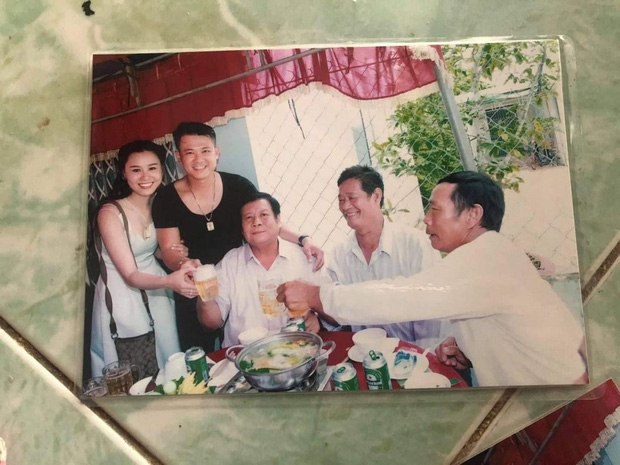 Không chấp nhận, bố ruột vẫn xuất hiện trong lễ ăn hỏi của Vân Quang Long với Linh Lan và tiệc thôi nôi cháu gái - 1 Không chấp nhận, bố ruột vẫn xuất hiện trong lễ ăn hỏi của Vân Quang Long với Linh Lan và tiệc thôi nôi cháu gái - 1