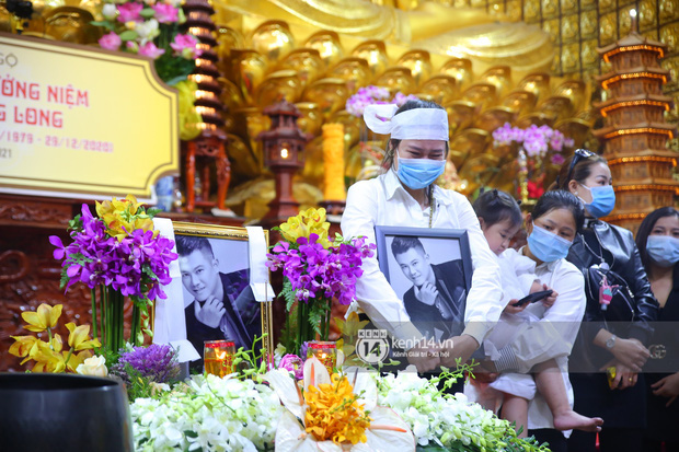 Phỏng vấn nóng vợ cố NS Vân Quang Long về bố mẹ chồng và chuyện hôn nhân: 'Tôi buồn và khóc nhiều khi xem clip' - 1 Phỏng vấn nóng vợ cố NS Vân Quang Long về bố mẹ chồng và chuyện hôn nhân: 'Tôi buồn và khóc nhiều khi xem clip' - 1