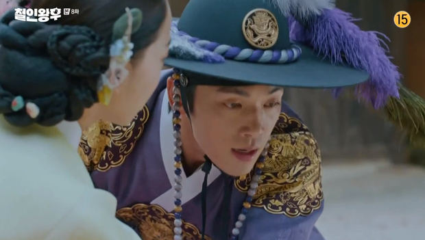 Vừa đánh Kim Jung Hyun váng đầu, Shin Hye Sun được thưởng nóng một nụ hôn ở Mr. Queen tập 8 - 3 Vừa đánh Kim Jung Hyun váng đầu, Shin Hye Sun được thưởng nóng một nụ hôn ở Mr. Queen tập 8 - 3