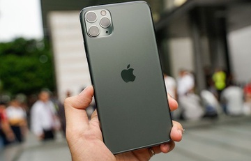 Tên cướp ném iPhone 11 Pro Max xuống kênh nước