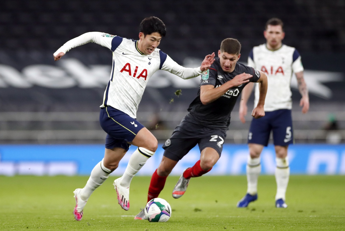 Son Heung-min ghi bàn giúp Tottenham vào chung kết League Cup