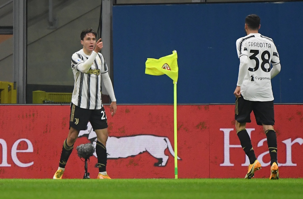 Juventus chấm dứt mạch bất bại của Milan - 2