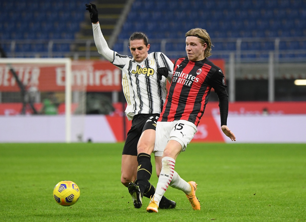 Juventus chấm dứt mạch bất bại của Milan - 9