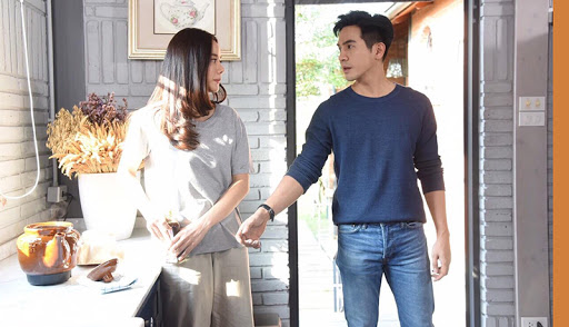 Sau 3 năm ly hôn, tình cờ gặp lại vợ cũ trong đám cưới của người bạn và nhận được 1 câu hỏi mà anh chồng bật khóc ngon lành Sau 3 năm ly hôn, tình cờ gặp lại vợ cũ trong đám cưới của người bạn và nhận được 1 câu hỏi mà anh chồng bật khóc ngon lành