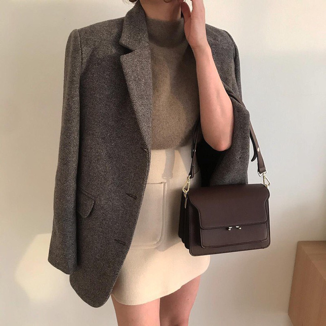 Tạm quên túi đen hay trắng đi, túi nâu vừa tây, mix thế nào cũng đẹp đang chờ bạn hốt về tủ đây này - 2 Tạm quên túi đen hay trắng đi, túi nâu vừa tây, mix thế nào cũng đẹp đang chờ bạn hốt về tủ đây này - 2