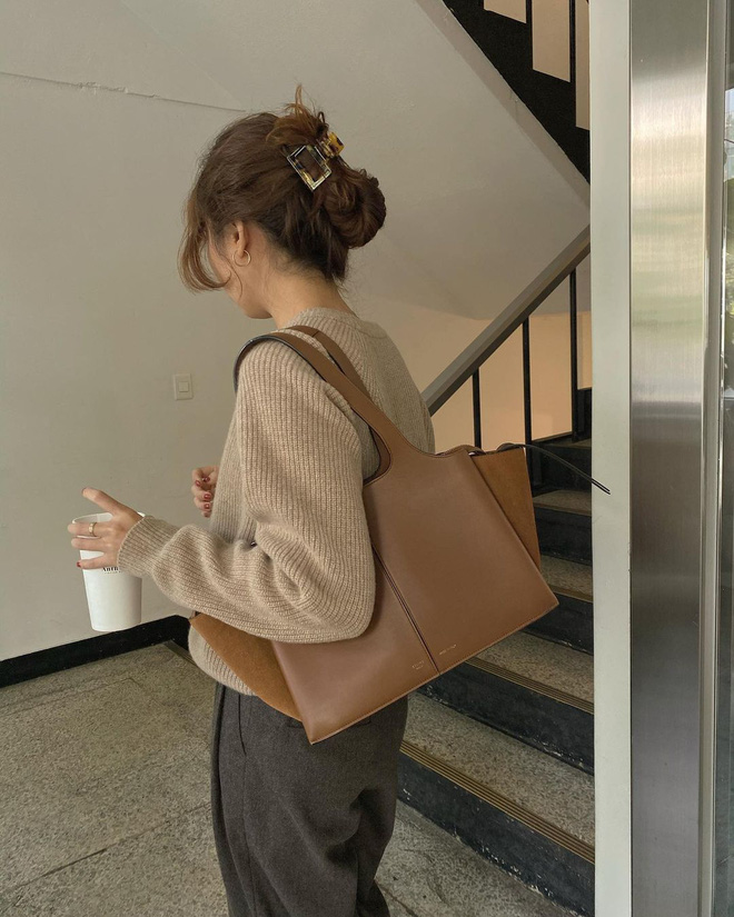 Tạm quên túi đen hay trắng đi, túi nâu vừa tây, mix thế nào cũng đẹp đang chờ bạn hốt về tủ đây này - 11 Tạm quên túi đen hay trắng đi, túi nâu vừa tây, mix thế nào cũng đẹp đang chờ bạn hốt về tủ đây này - 11