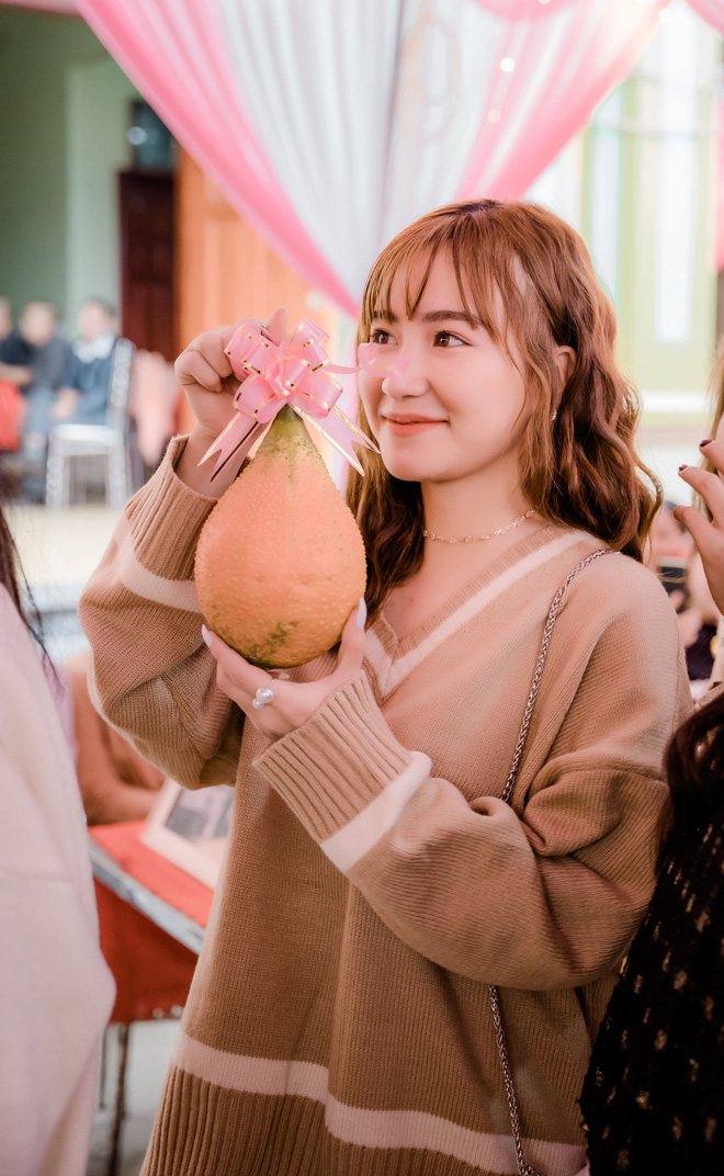 Hội bạn thân mang cả 'vườn rau' làm quà cưới khiến cô dâu chú rể cười như được mùa - 6 Hội bạn thân mang cả 'vườn rau' làm quà cưới khiến cô dâu chú rể cười như được mùa - 6