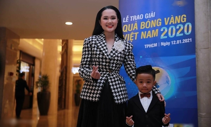 Nhan sắc kém xinh của Quỳnh Anh - bà xã cầu thủ Duy Mạnh khiến dân mạng bất ngờ - 1 Nhan sắc kém xinh của Quỳnh Anh - bà xã cầu thủ Duy Mạnh khiến dân mạng bất ngờ - 1