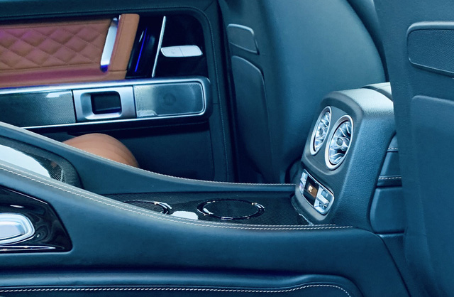 Khui công Mercedes-AMG G 63 MBS đầu tiên cho đại gia Việt chơi Tết: Giá gần 13 tỷ, màu độc, ghế thương gia, thêm chi tiết như Rolls-Royce - 8 Khui công Mercedes-AMG G 63 MBS đầu tiên cho đại gia Việt chơi Tết: Giá gần 13 tỷ, màu độc, ghế thương gia, thêm chi tiết như Rolls-Royce - 8
