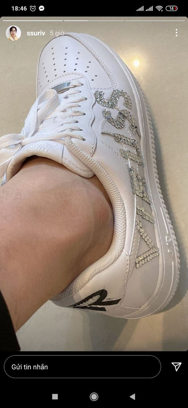 ViruSs khoe đôi sneaker được thiết kế riêng cực 'xịn sò', chẳng kém giày Xemesis tặng 'Tứ Hoàng Streamer' - 1 ViruSs khoe đôi sneaker được thiết kế riêng cực 'xịn sò', chẳng kém giày Xemesis tặng 'Tứ Hoàng Streamer' - 1