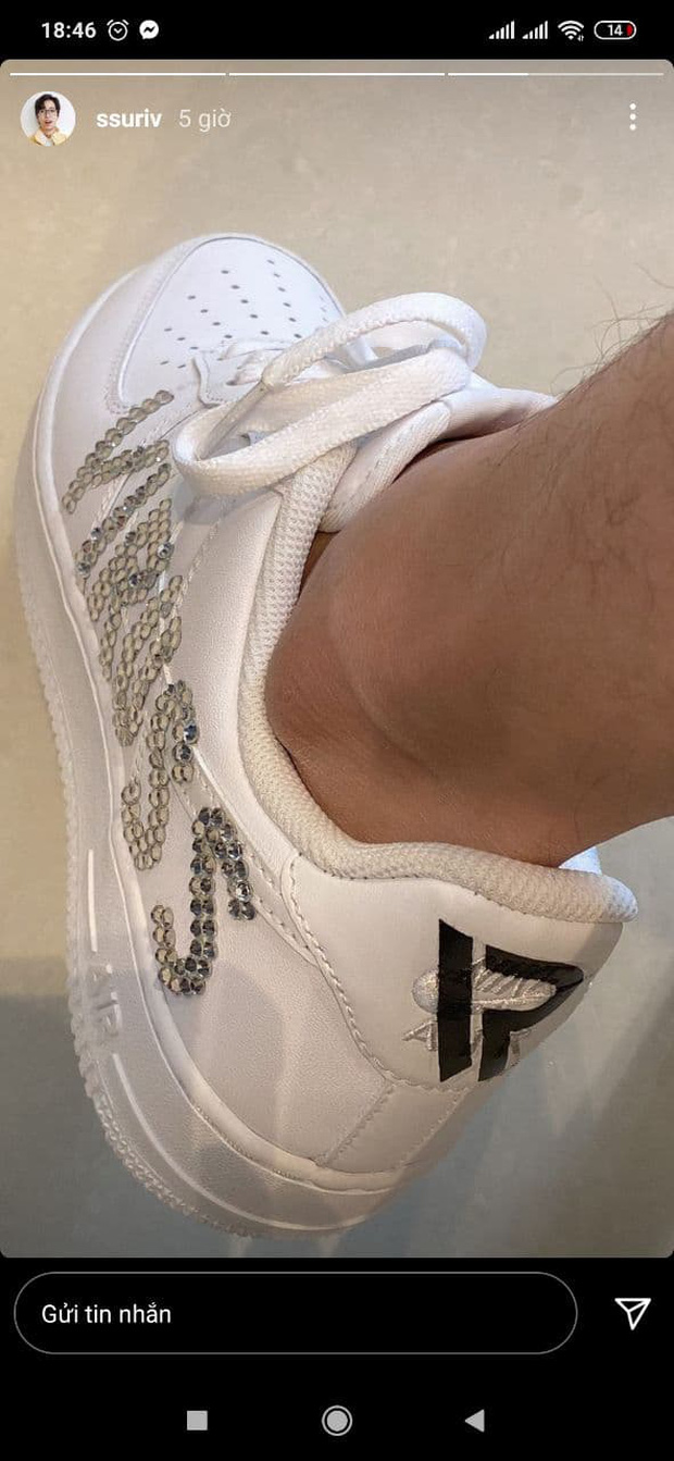 ViruSs khoe đôi sneaker được thiết kế riêng cực 'xịn sò', chẳng kém giày Xemesis tặng 'Tứ Hoàng Streamer' - 2 ViruSs khoe đôi sneaker được thiết kế riêng cực 'xịn sò', chẳng kém giày Xemesis tặng 'Tứ Hoàng Streamer' - 2