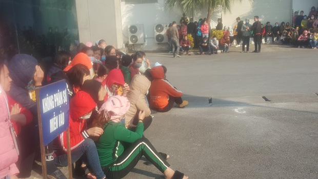 Hàng nghìn công nhân ngừng việc vì công ty cắt thưởng tháng lương 13 Hàng nghìn công nhân ngừng việc vì công ty cắt thưởng tháng lương 13