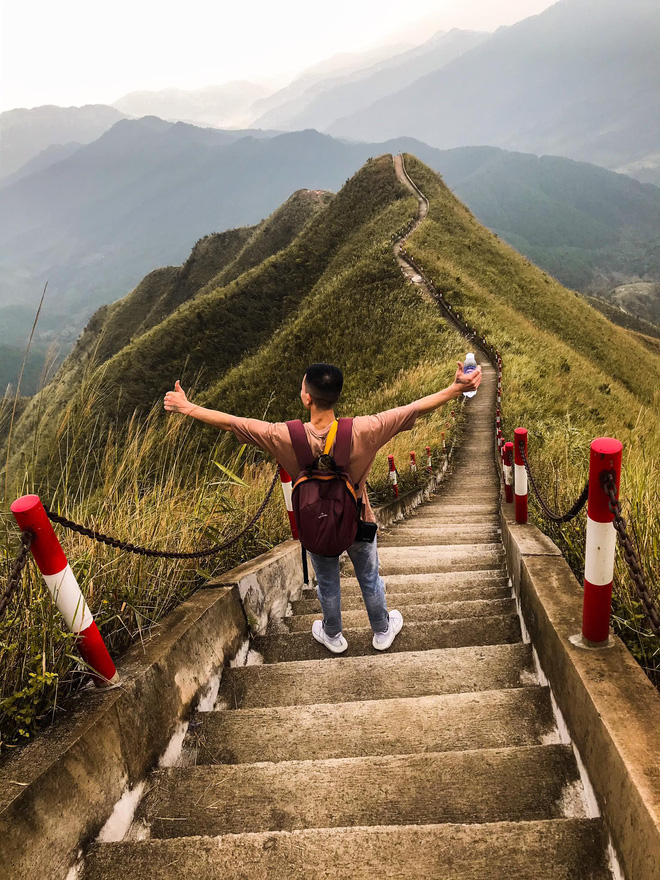 Nam du khách trượt chân rơi xuống khe đá khi chụp ảnh tại 'mỏm đá tử thần' kể lại giây phút thoát chết thần kỳ - 5