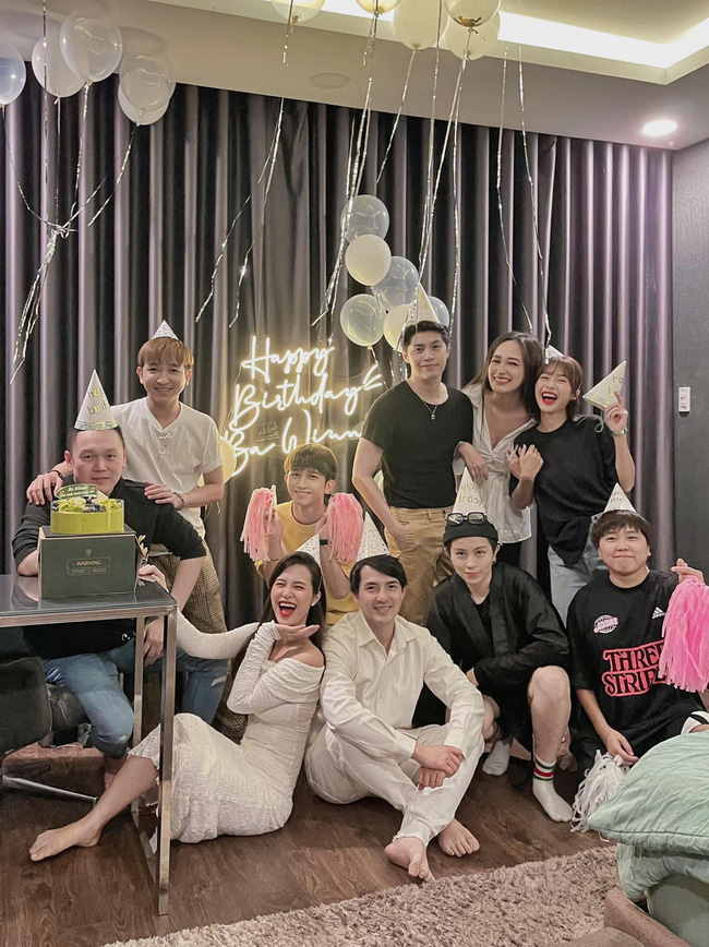 Sinh nhật Ông Cao Thắng mà Noo Phước Thịnh và Mai Phương Thúy lại tranh thủ tình tứ, chiếm trọn 'spotlight' thế này đây Sinh nhật Ông Cao Thắng mà Noo Phước Thịnh và Mai Phương Thúy lại tranh thủ tình tứ, chiếm trọn 'spotlight' thế này đây