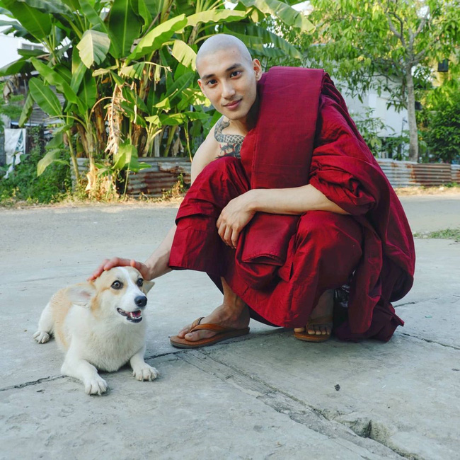 'Profile cực xịn' của chàng mẫu 'thầy tu' người Myanmar: Con trai nhà tài phiệt, sở hữu body gợi cảm, từng công khai thả thính mỹ nhân 'Chiếc Lá Bay' Baifern Pimchanok - 1 'Profile cực xịn' của chàng mẫu 'thầy tu' người Myanmar: Con trai nhà tài phiệt, sở hữu body gợi cảm, từng công khai thả thính mỹ nhân 'Chiếc Lá Bay' Baifern Pimchanok - 1