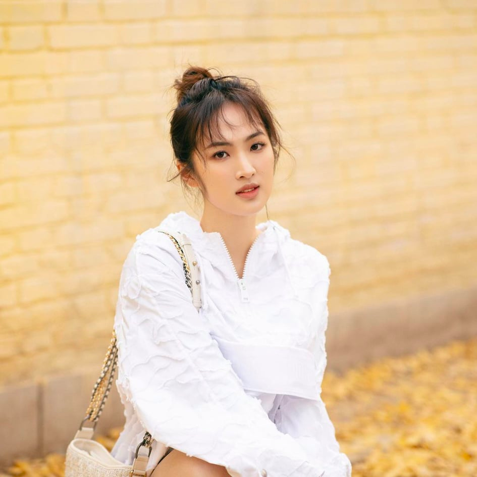 Vừa chính thức bước chân vào Cbiz, ái nữ của Chủ tịch tập đoàn công nghệ Huawei đã được ưu ái đủ đường thế này - 1 Vừa chính thức bước chân vào Cbiz, ái nữ của Chủ tịch tập đoàn công nghệ Huawei đã được ưu ái đủ đường thế này - 1